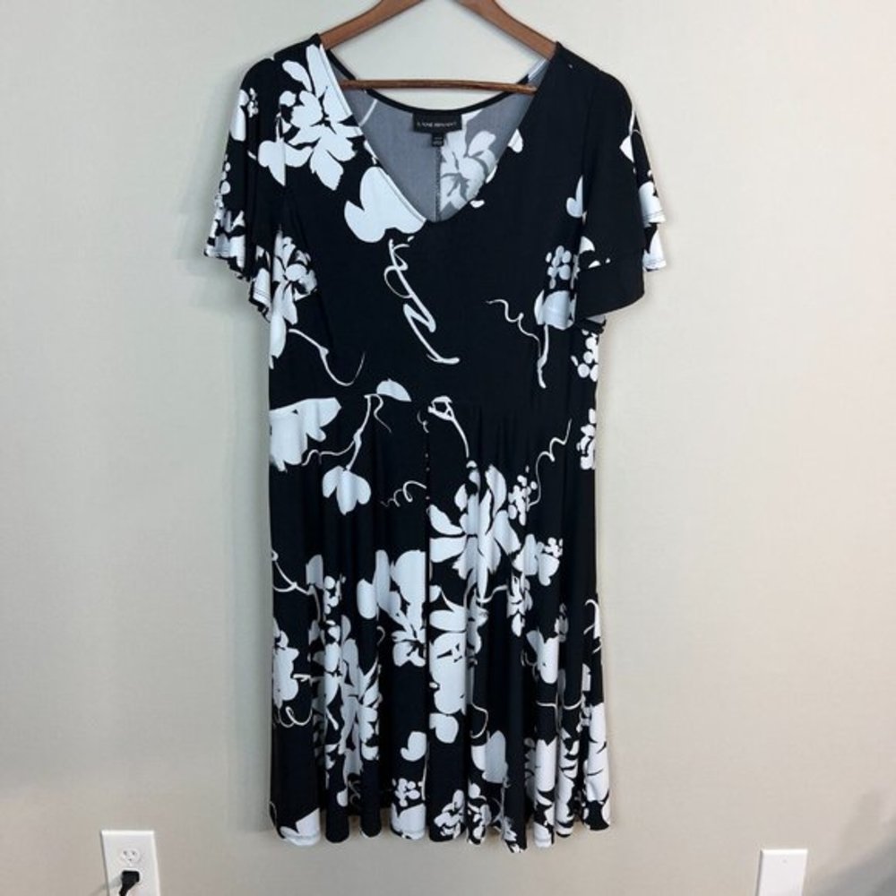 Lane Bryant Dress 14/16 Black White Floral Short Flutter Sleeve A-Line Stretch